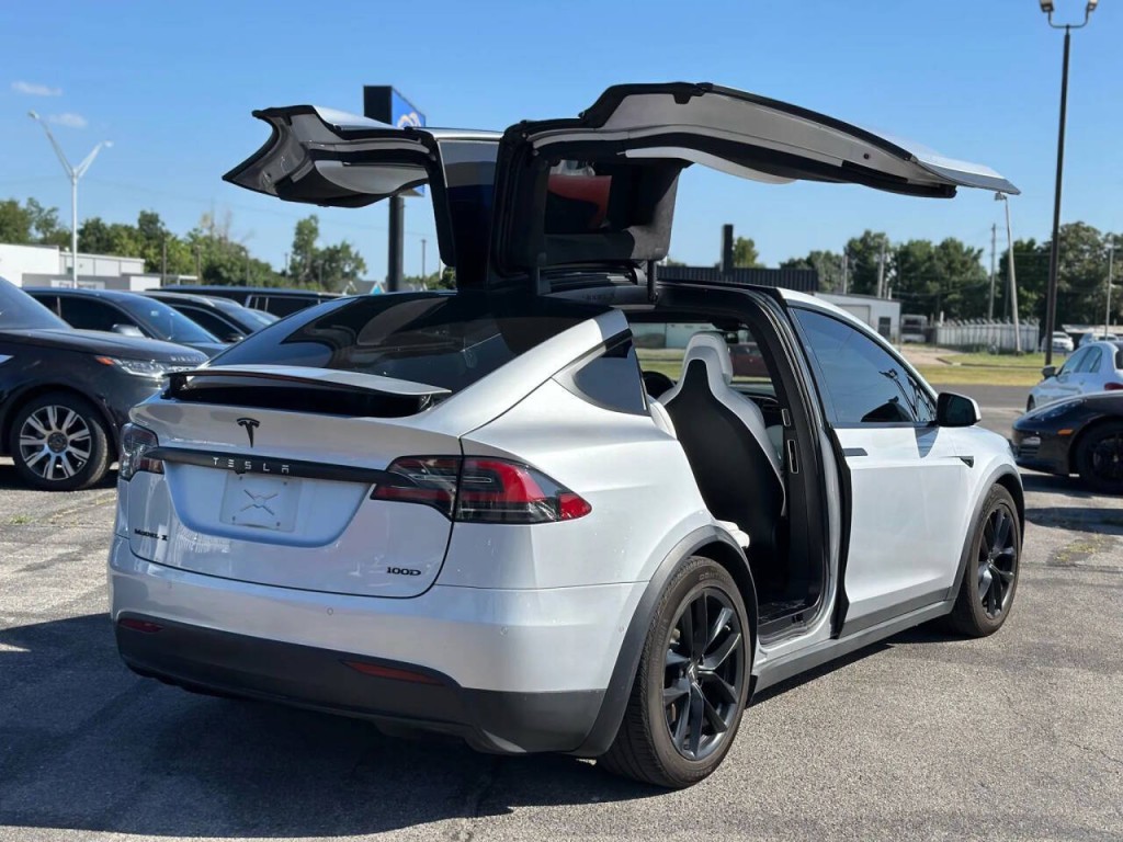 2017 Tesla Model X Image 9