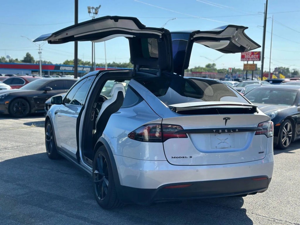 2017 Tesla Model X Image 13