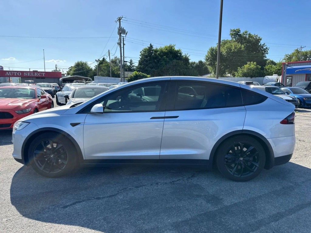 2017 Tesla Model X Image 16