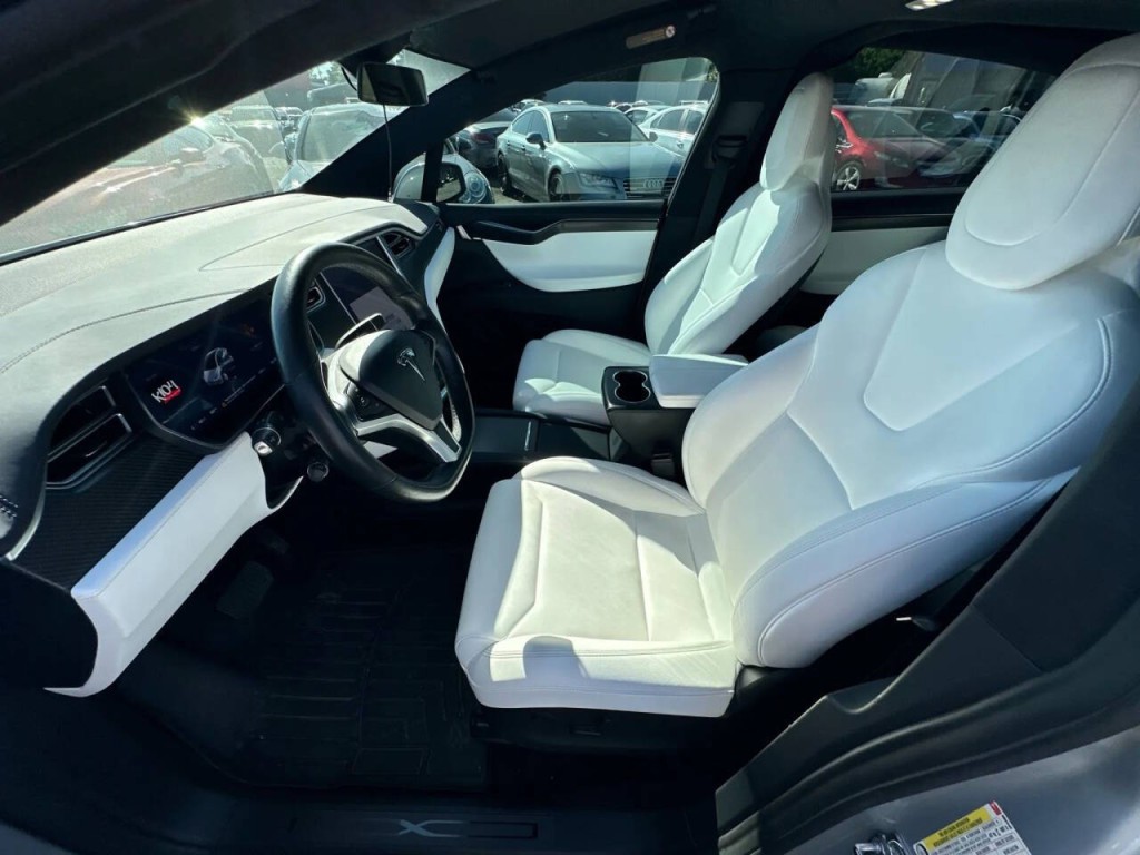 2017 Tesla Model X Image 17