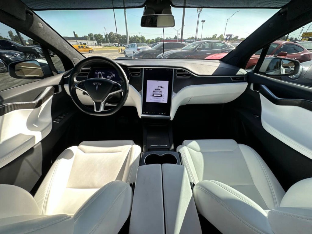 2017 Tesla Model X Image 19