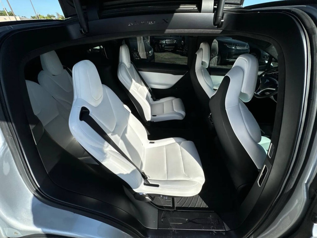 2017 Tesla Model X Image 22