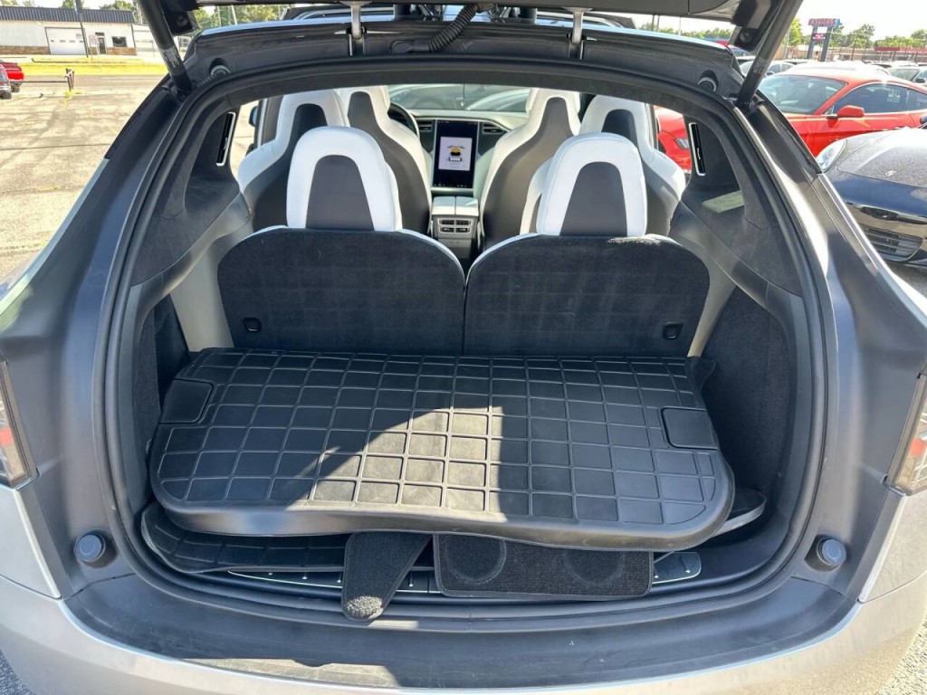 2017 Tesla Model X Image 26