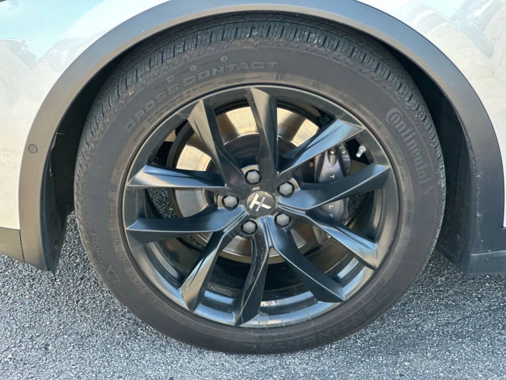 2017 Tesla Model X Image 30
