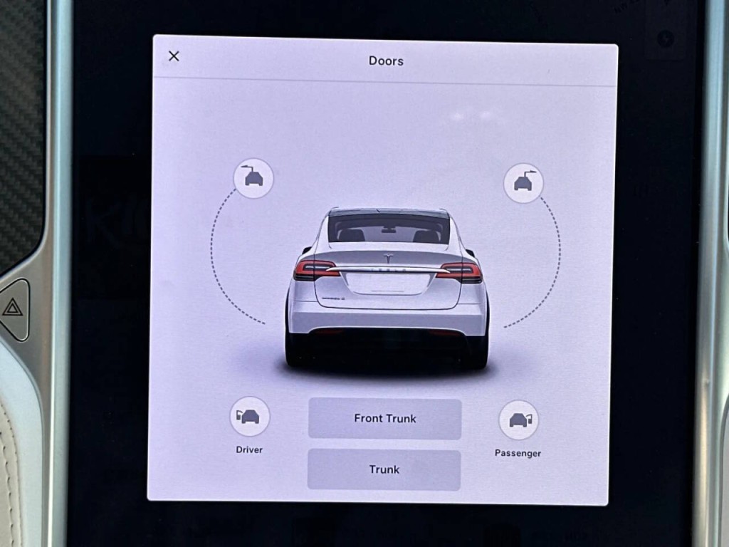 2017 Tesla Model X Image 33