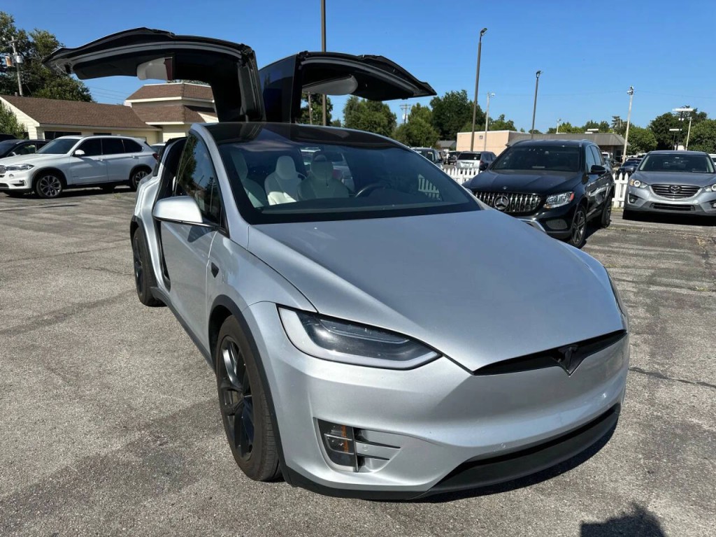 2017 Tesla Model X Image 37