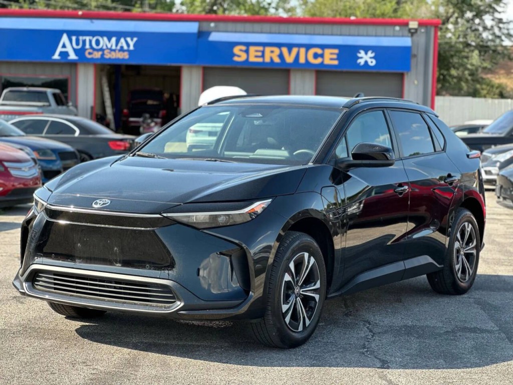 2023 Toyota bZ4X Image 2