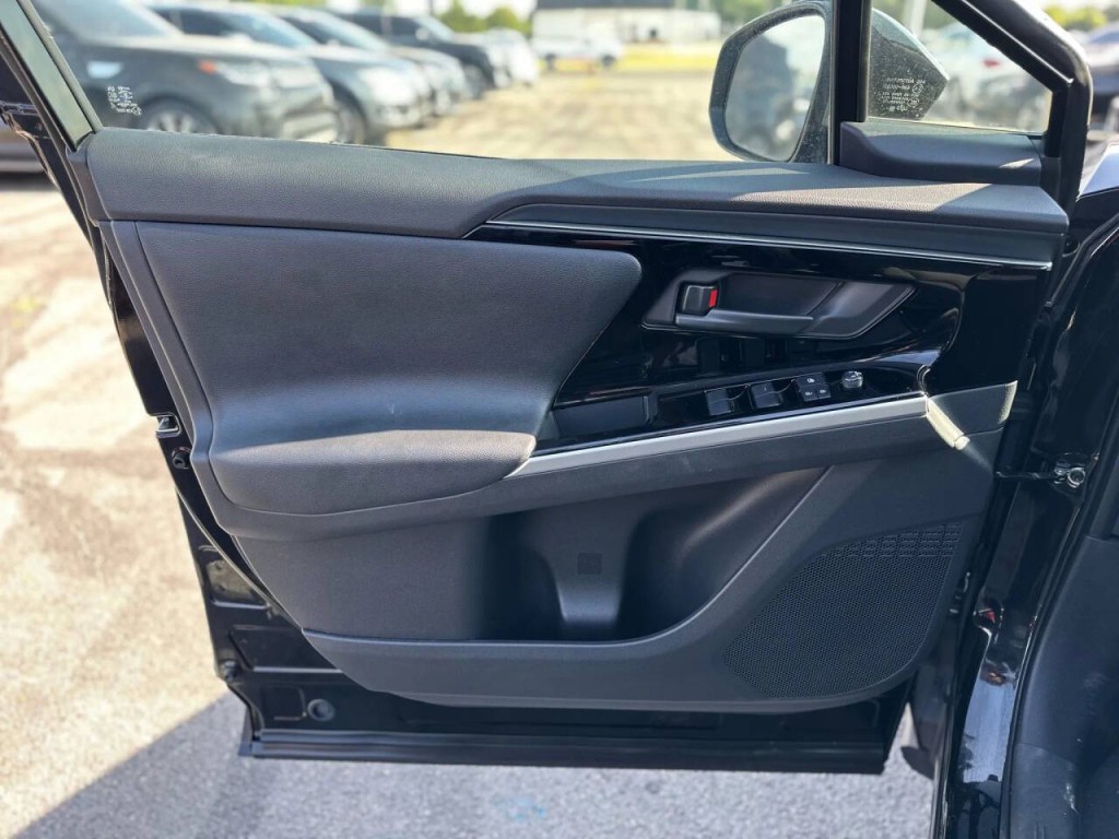 2023 Toyota bZ4X Image 21