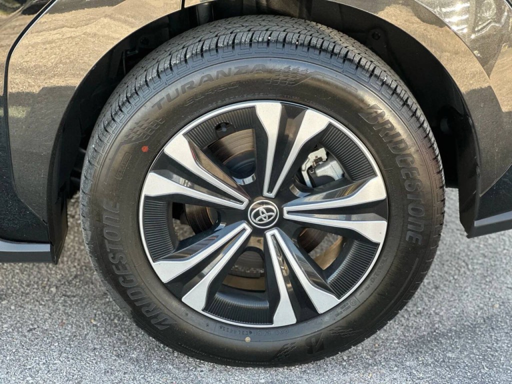 2023 Toyota bZ4X Image 25