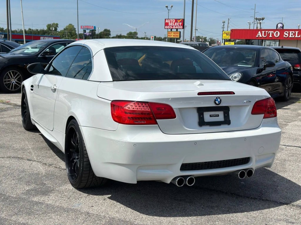 2012 BMW M3 Image 14