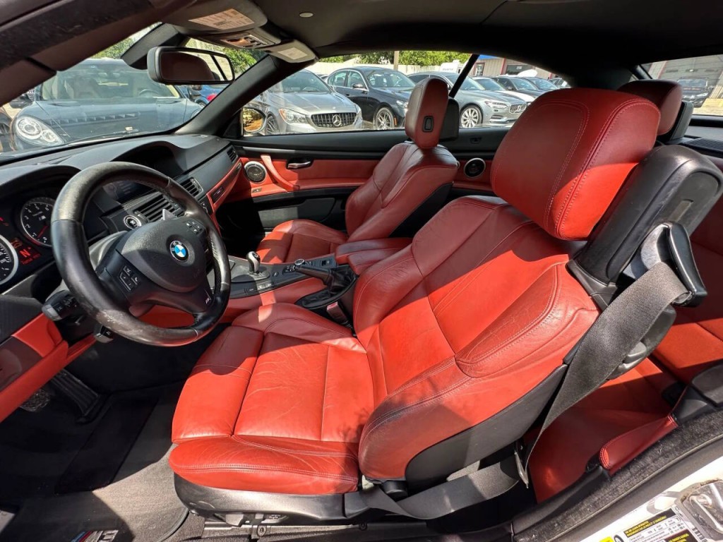 2012 BMW M3 Image 17