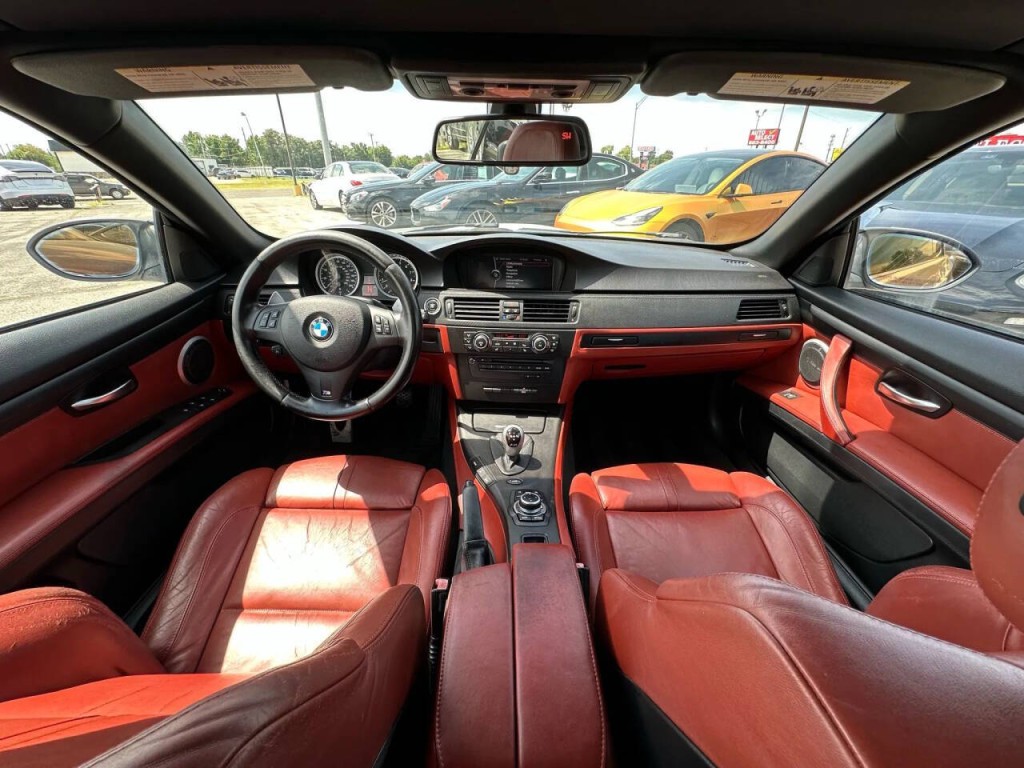 2012 BMW M3 Image 22