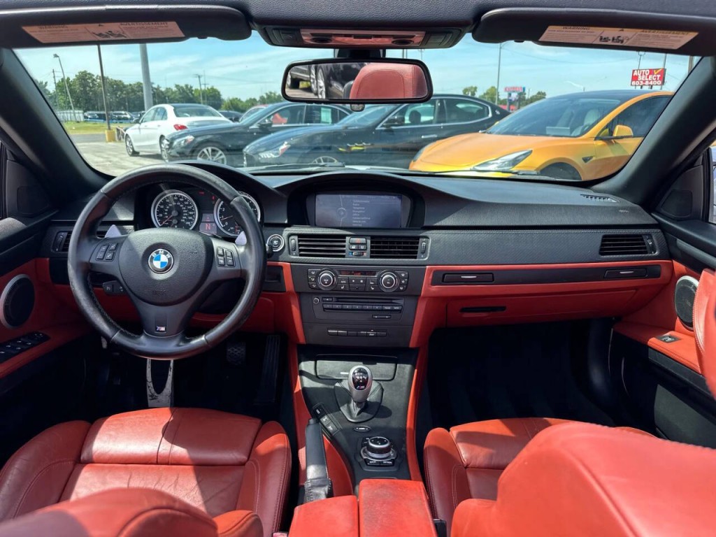 2012 BMW M3 Image 24