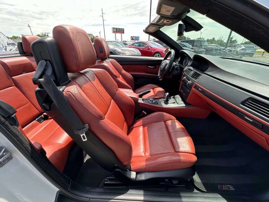 2012 BMW M3 Image 26
