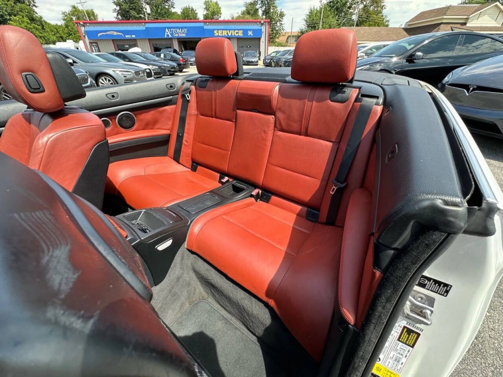 2012 BMW M3 Image 30