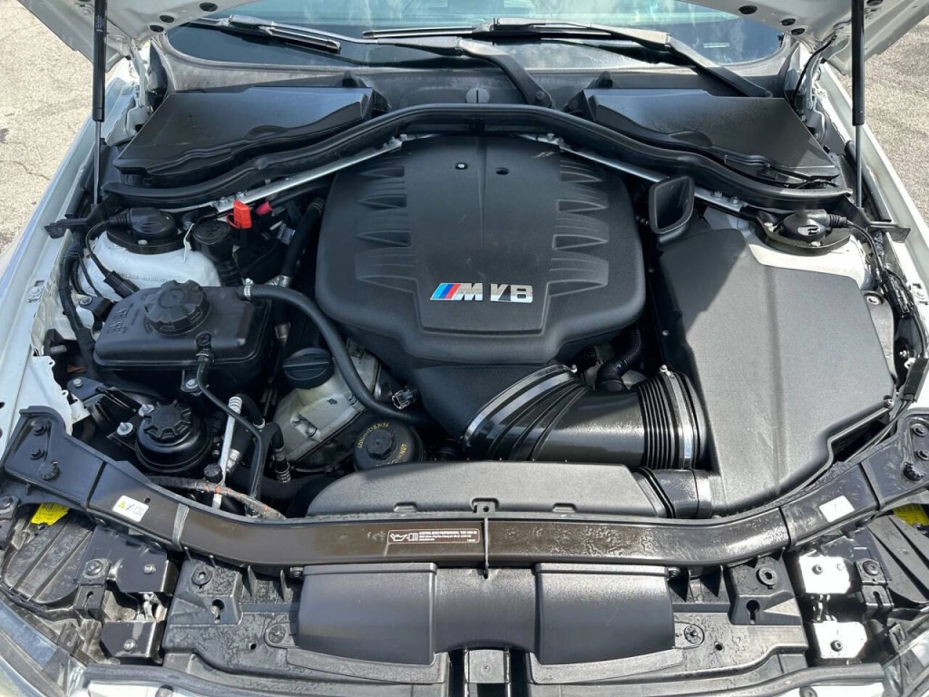 2012 BMW M3 Image 32