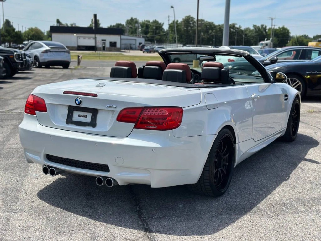 2012 BMW M3 Image 9
