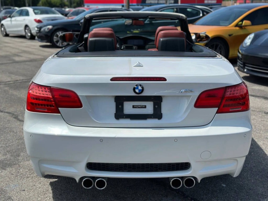 2012 BMW M3 Image 11