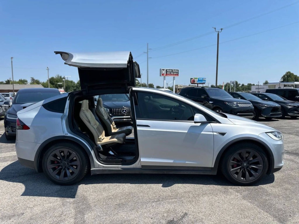 2016 Tesla Model X Image 5