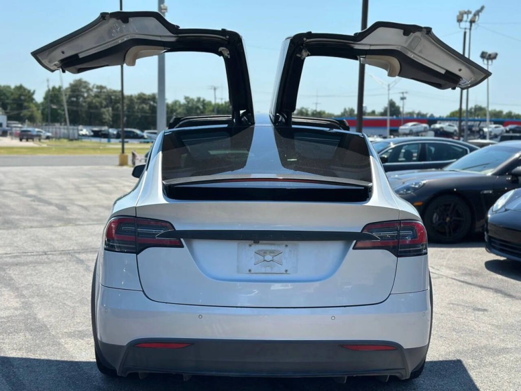 2016 Tesla Model X Image 7