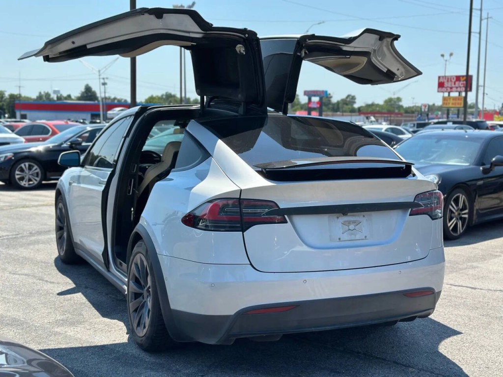2016 Tesla Model X Image 7