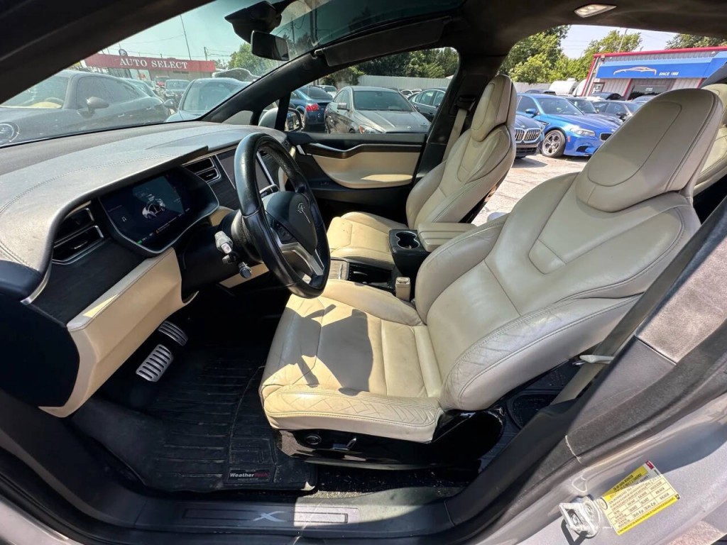 2016 Tesla Model X Image 9