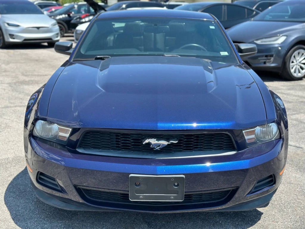 2011 Ford Mustang Image 2