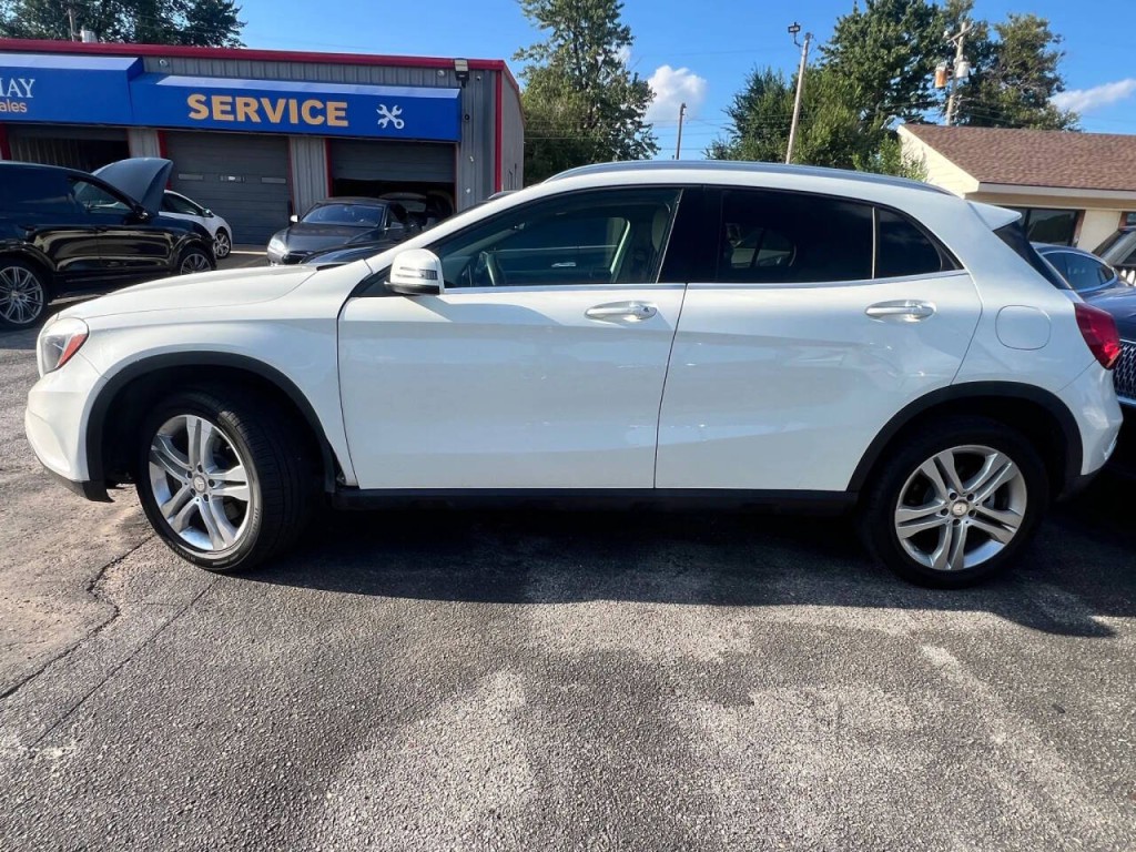 2016 Mercedes-Benz GLA-Class Image 2