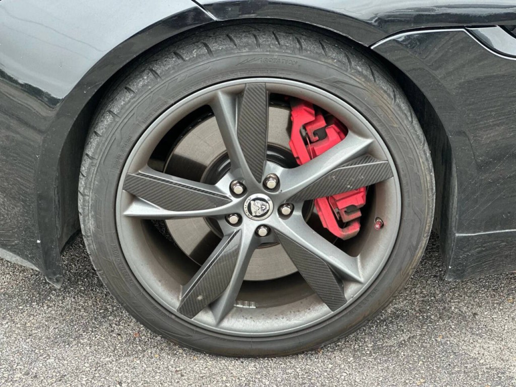 2014 Jaguar F-TYPE Image 38