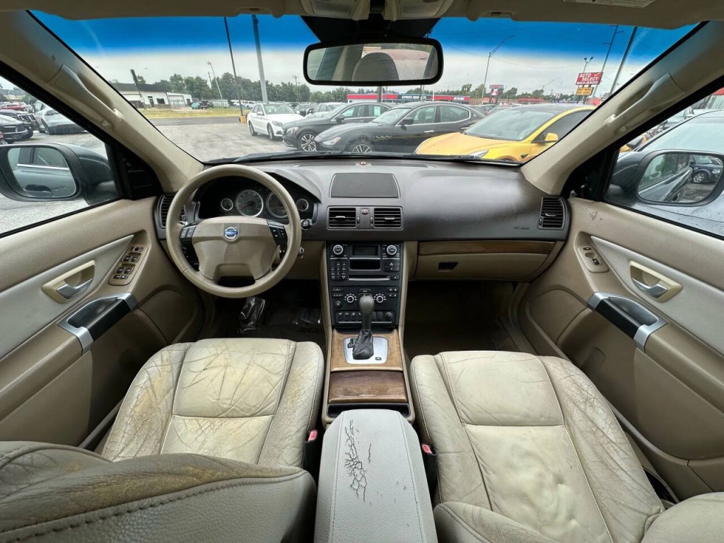 2011 Volvo XC90 Image 2