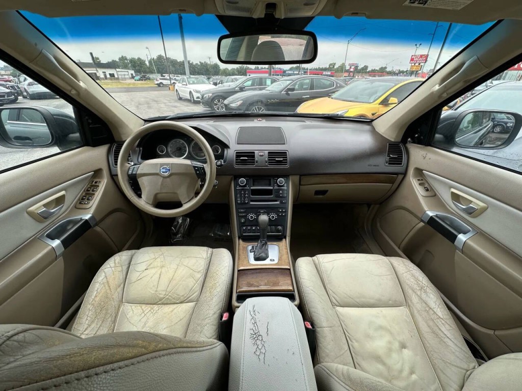 2011 Volvo XC90 Image 11