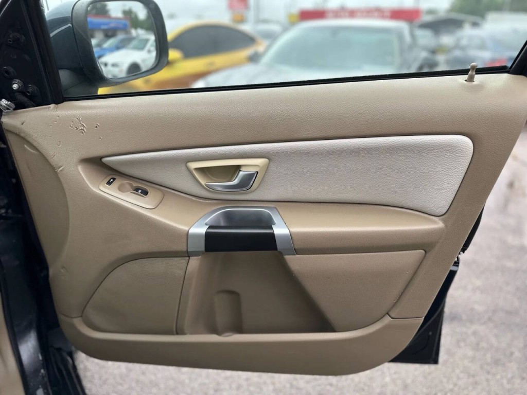 2011 Volvo XC90 Image 24
