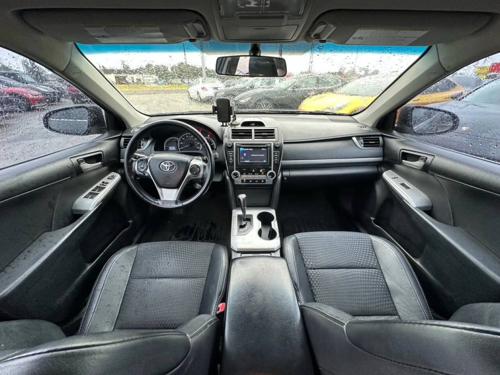 2013 Toyota Camry Image 2