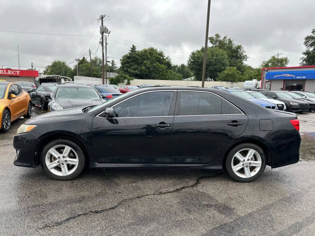 2013 Toyota Camry Image 9