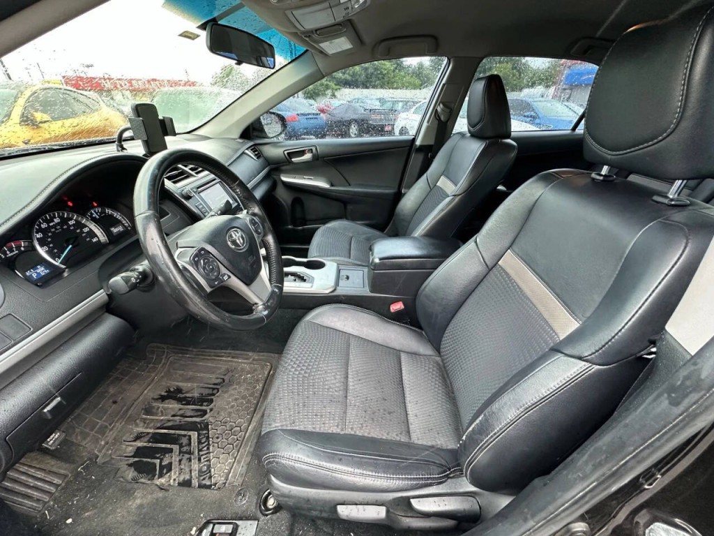 2013 Toyota Camry Image 10
