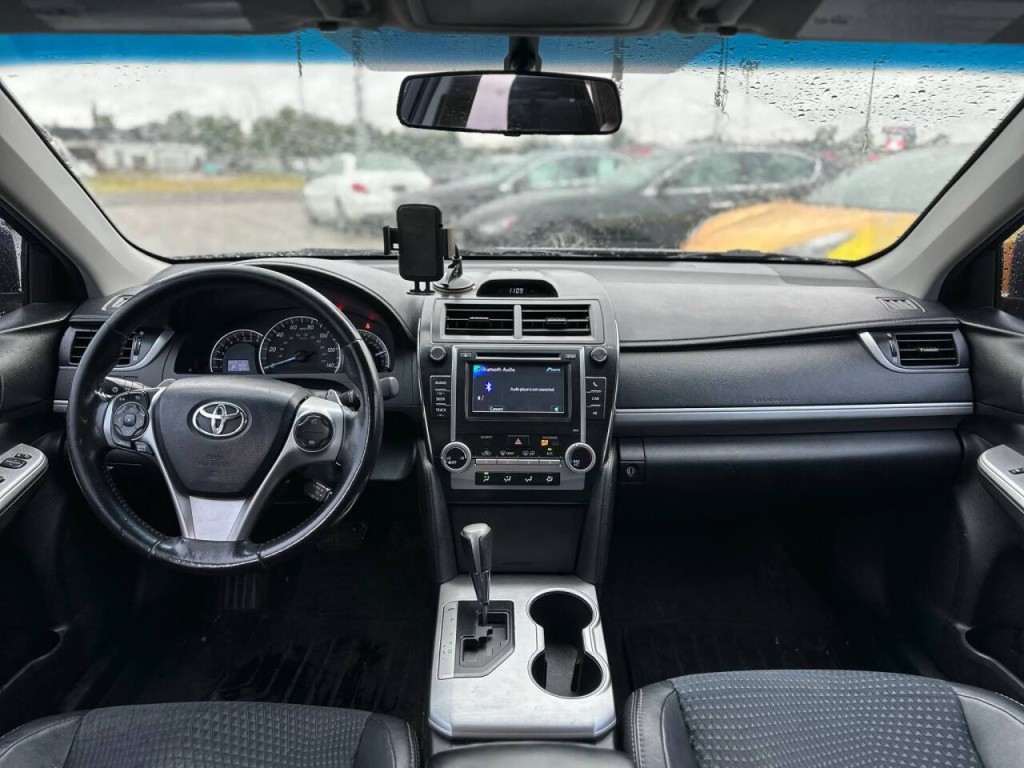 2013 Toyota Camry Image 12