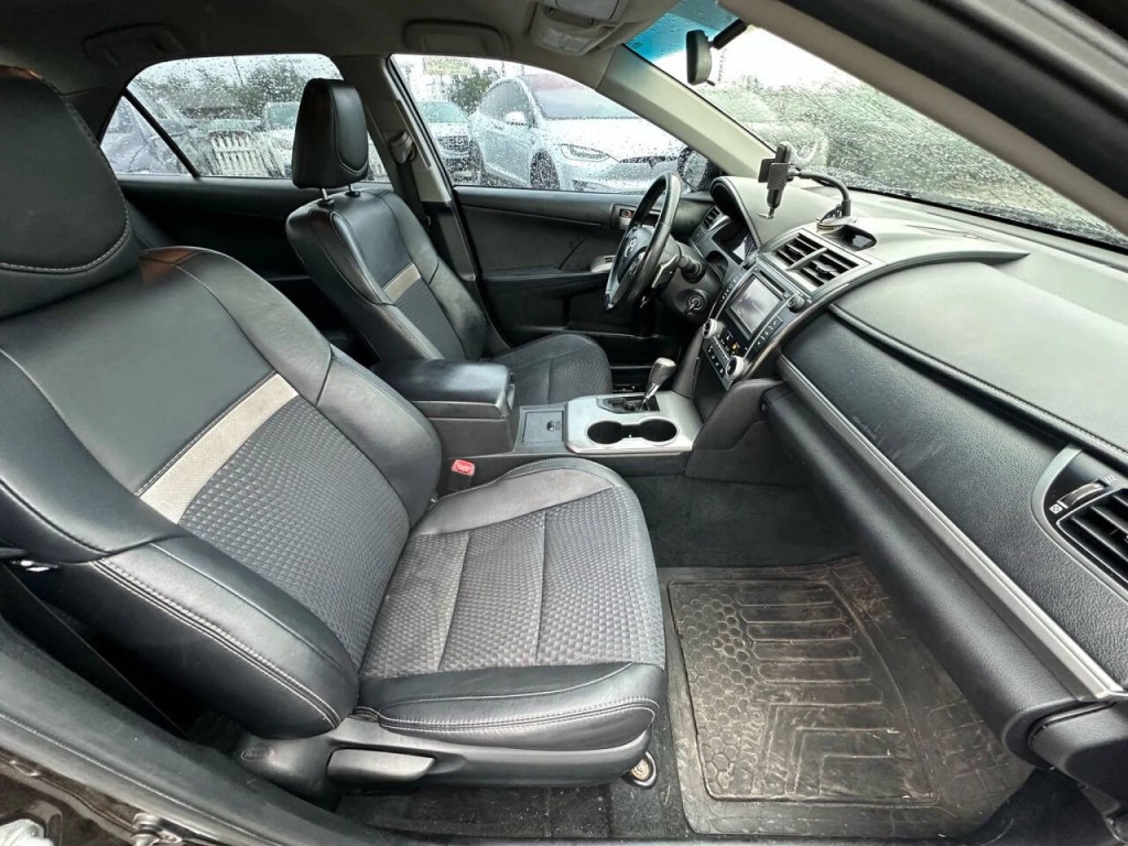 2013 Toyota Camry Image 13
