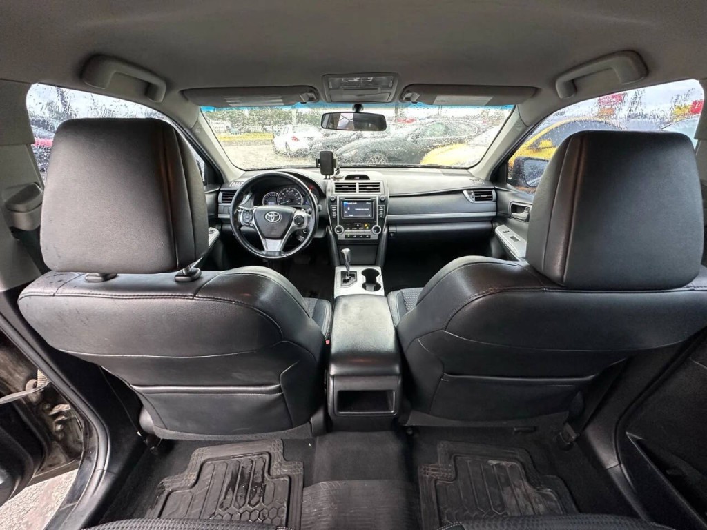 2013 Toyota Camry Image 15