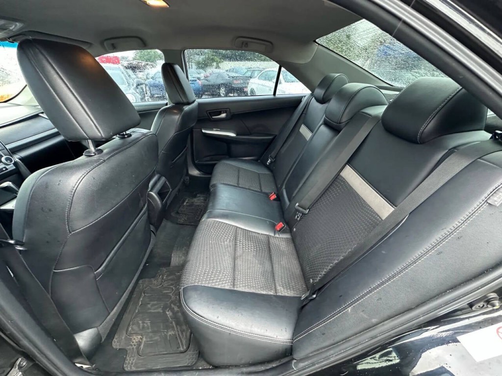 2013 Toyota Camry Image 17