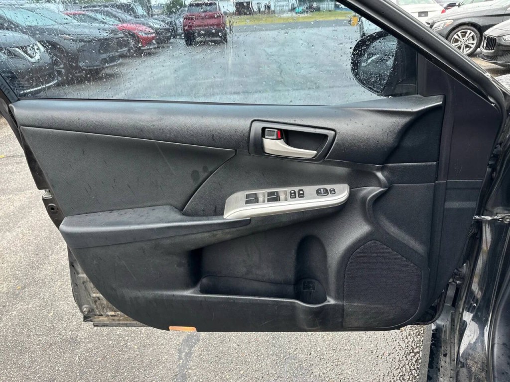 2013 Toyota Camry Image 18
