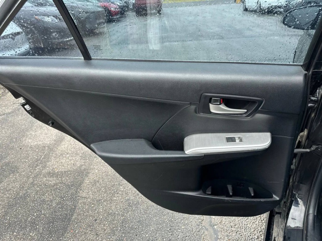 2013 Toyota Camry Image 19