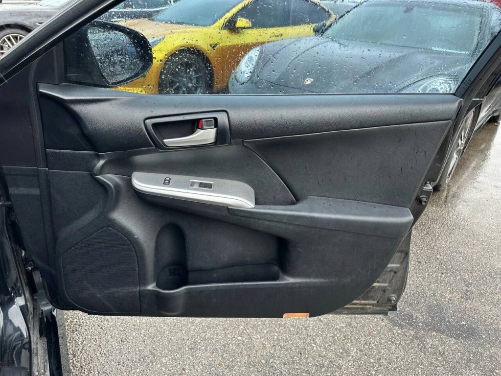 2013 Toyota Camry Image 20