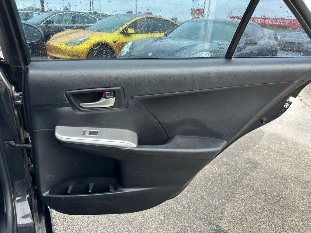 2013 Toyota Camry Image 21