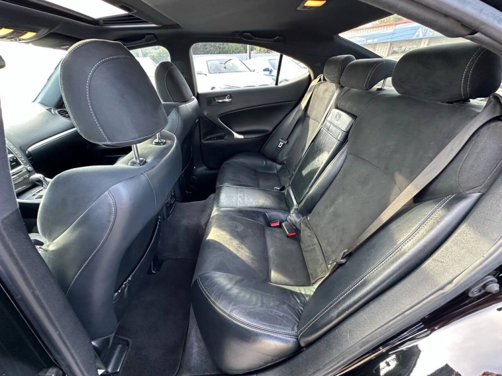 2013 Lexus IS 250 Image 17