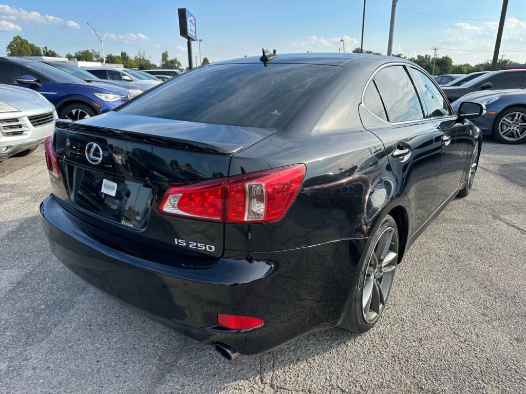 2013 Lexus IS 250 Image 32