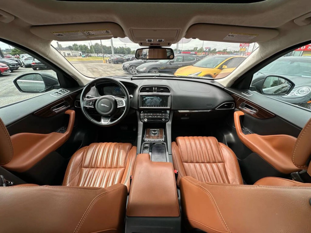 2018 Jaguar F-PACE Image 2