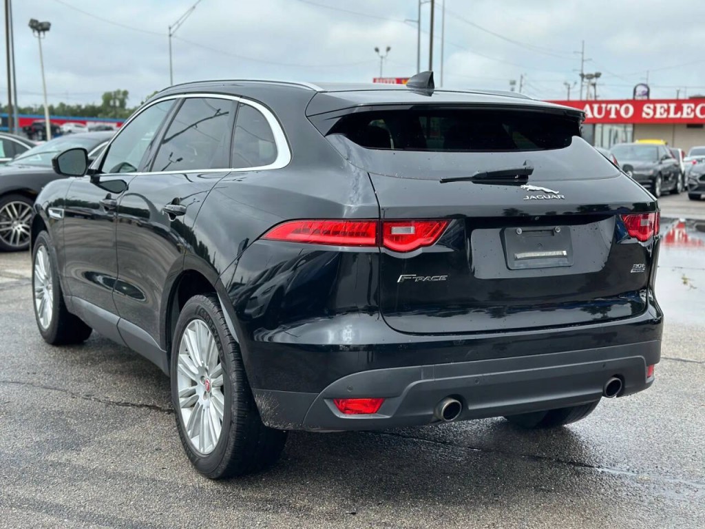 2018 Jaguar F-PACE Image 8