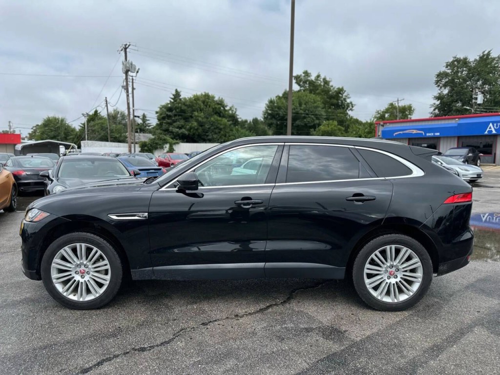 2018 Jaguar F-PACE Image 9