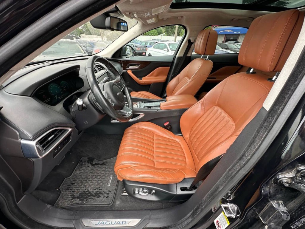 2018 Jaguar F-PACE Image 10