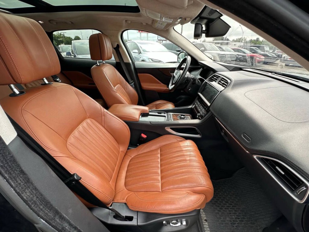 2018 Jaguar F-PACE Image 13